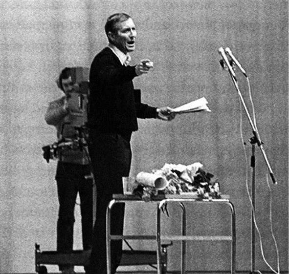 Иллюстрация к книге — Вторжение. Взгляд из России. Чехословакия, август 1968 [i_058.jpg]