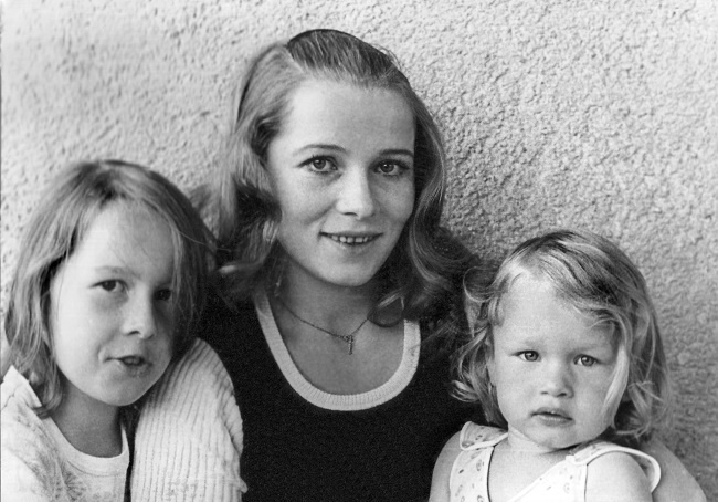 Иллюстрация к книге — Я-муары. Откровенные истории блогера [i_013.jpg]