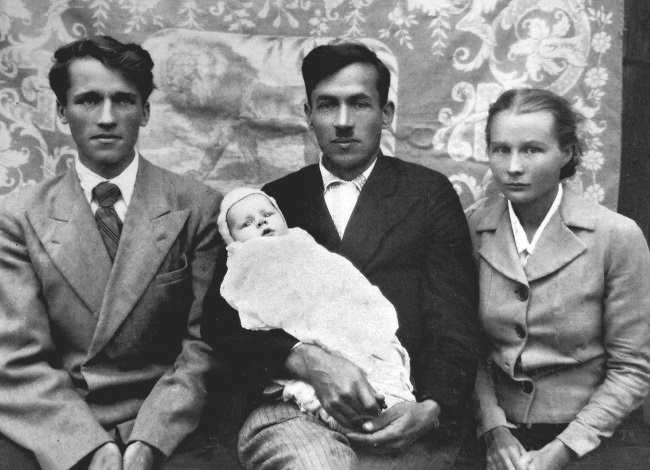 Иллюстрация к книге — Я-муары. Откровенные истории блогера [i_034.jpg]