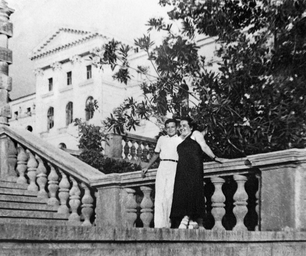 Иллюстрация к книге — Я-муары. Откровенные истории блогера [i_039.jpg]