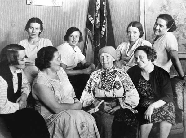 Иллюстрация к книге — Я-муары. Откровенные истории блогера [i_042.jpg]