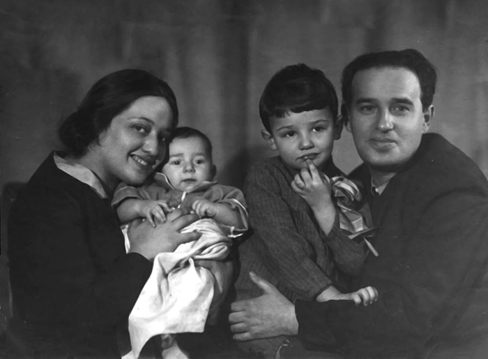 Иллюстрация к книге — Цветочки Александра Меня [i_002.jpg]