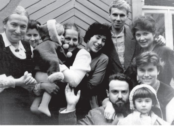 Иллюстрация к книге — Цветочки Александра Меня [i_018.jpg]