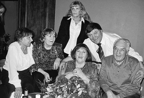 Иллюстрация к книге — Нонна Мордюкова и Вячеслав Тихонов. Как казачка Штирлица любила [_104.jpg]