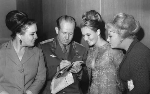 Иллюстрация к книге — Нонна Мордюкова и Вячеслав Тихонов. Как казачка Штирлица любила [_109.jpg]