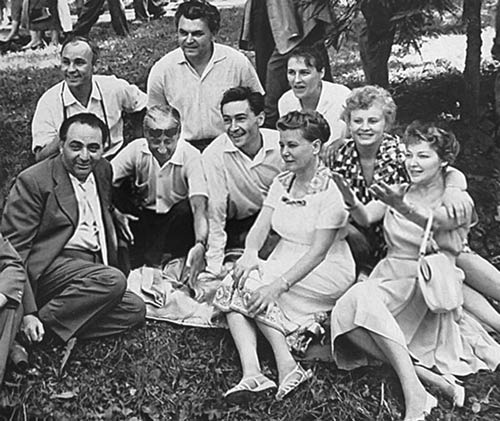 Иллюстрация к книге — Нонна Мордюкова и Вячеслав Тихонов. Как казачка Штирлица любила [_36.jpg]