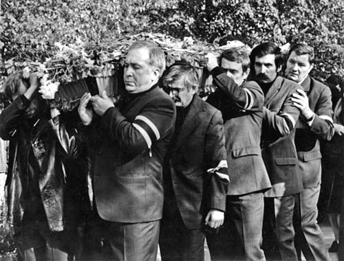 Иллюстрация к книге — Нонна Мордюкова и Вячеслав Тихонов. Как казачка Штирлица любила [_87.jpg]