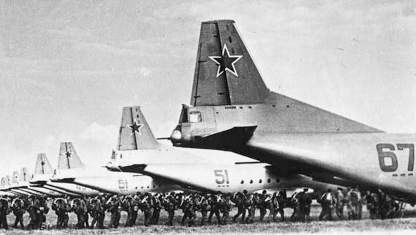 Иллюстрация к книге — Генерал армии Василий Маргелов [i_035.jpg]