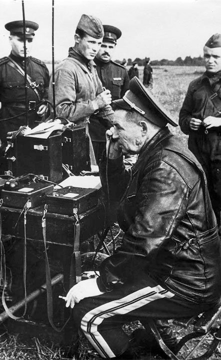 Иллюстрация к книге — Генерал армии Василий Маргелов [i_037.jpg]