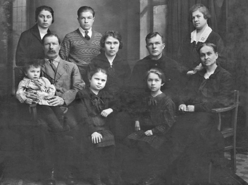 Иллюстрация к книге — Золушка с Чистых прудов [_1_03_3.jpg]