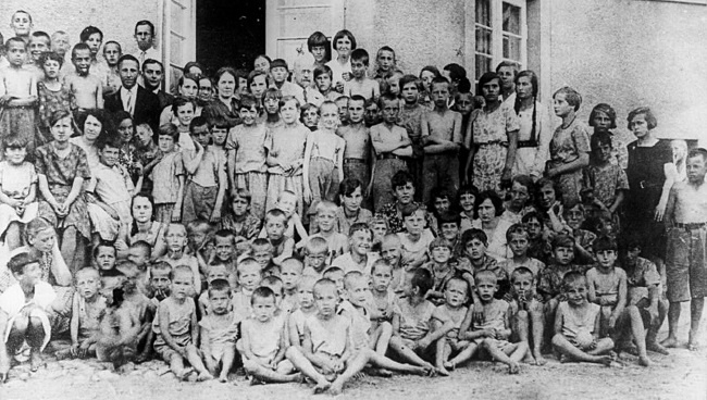 Иллюстрация к книге — Воспитательные моменты. Как любить ребенка. Оставьте меня детям (Педагогические записи) [i_015.jpg]