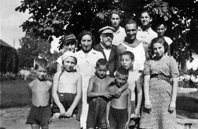 Иллюстрация к книге — Воспитательные моменты. Как любить ребенка. Оставьте меня детям (Педагогические записи) [i_019.jpg]