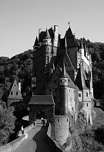 Иллюстрация к книге — Рыцари. Полная иллюстрированная энциклопедия [i_388.jpg]