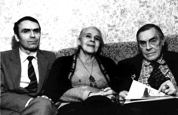 Иллюстрация к книге — Мой друг – Евгений Евтушенко. Когда поэзия собирала стадионы… [i_004.jpg]