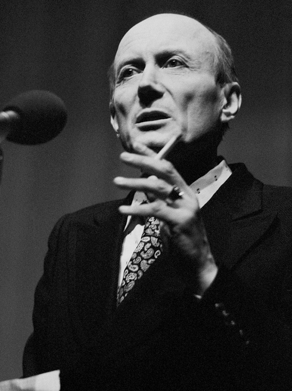 Иллюстрация к книге — Мой друг – Евгений Евтушенко. Когда поэзия собирала стадионы… [i_012.jpg]