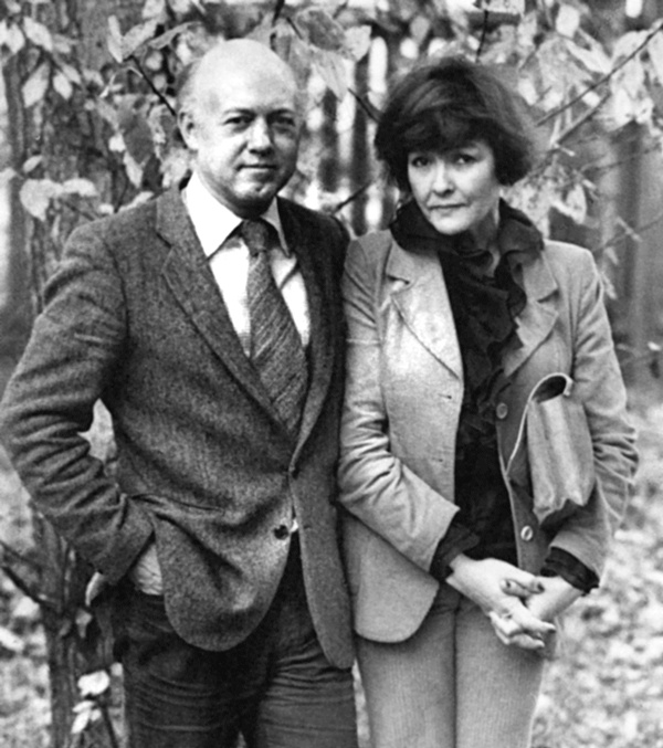 Иллюстрация к книге — Мой друг – Евгений Евтушенко. Когда поэзия собирала стадионы… [i_022.jpg]