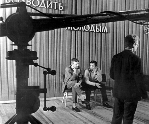 Иллюстрация к книге — Мой друг – Евгений Евтушенко. Когда поэзия собирала стадионы… [i_028.jpg]