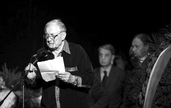 Иллюстрация к книге — Мой друг – Евгений Евтушенко. Когда поэзия собирала стадионы… [i_033.jpg]