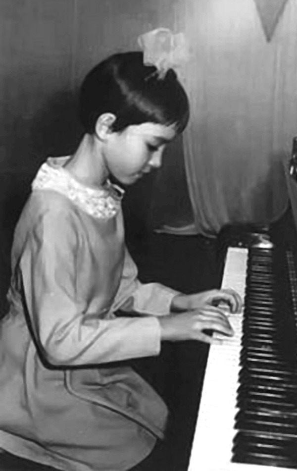 Иллюстрация к книге — Анна Самохина. Роковая женщина советского кино [i_009.jpg]