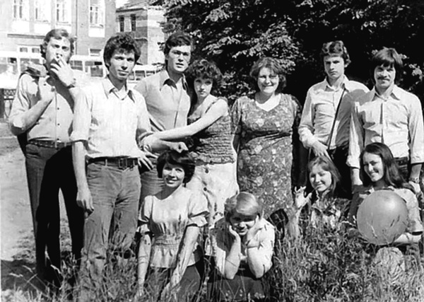 Иллюстрация к книге — Анна Самохина. Роковая женщина советского кино [i_015.jpg]