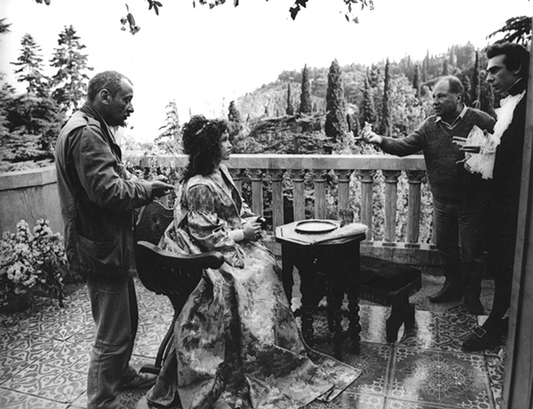 Иллюстрация к книге — Анна Самохина. Роковая женщина советского кино [i_042.jpg]