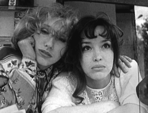 Иллюстрация к книге — Анна Самохина. Роковая женщина советского кино [i_058.jpg]