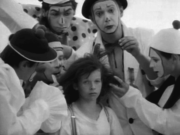 Иллюстрация к книге — Анна Самохина. Роковая женщина советского кино [i_059.jpg]