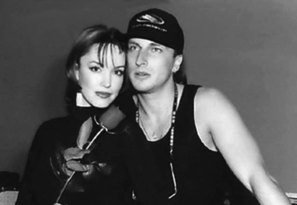 Иллюстрация к книге — Анна Самохина. Роковая женщина советского кино [i_076.jpg]