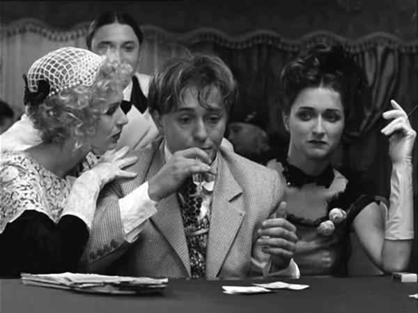 Иллюстрация к книге — Анна Самохина. Роковая женщина советского кино [i_086.jpg]