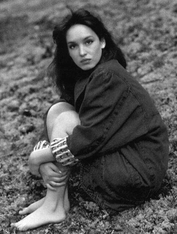 Иллюстрация к книге — Анна Самохина. Роковая женщина советского кино [i_089.jpg]