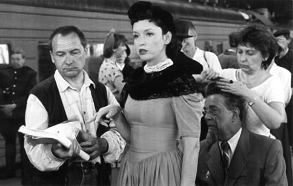 Иллюстрация к книге — Анна Самохина. Роковая женщина советского кино [i_090.jpg]