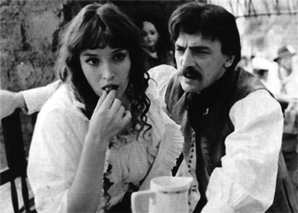 Иллюстрация к книге — Анна Самохина. Роковая женщина советского кино [i_092.jpg]