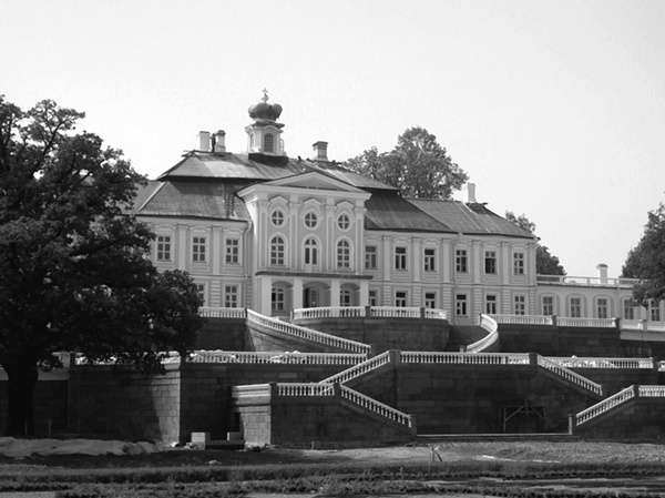 Иллюстрация к книге — Анна Самохина. Роковая женщина советского кино [i_094.jpg]