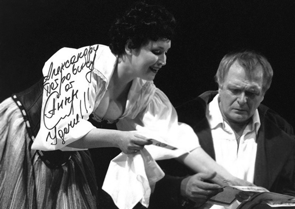 Иллюстрация к книге — Анна Самохина. Роковая женщина советского кино [i_109.jpg]