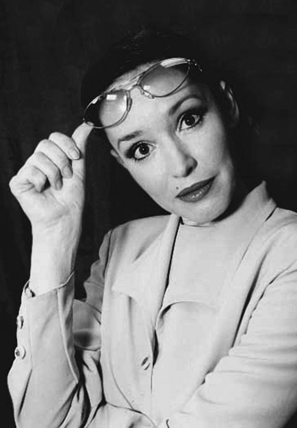 Иллюстрация к книге — Анна Самохина. Роковая женщина советского кино [i_112.jpg]