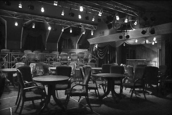 Иллюстрация к книге — Анна Самохина. Роковая женщина советского кино [i_128.jpg]