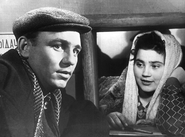 Иллюстрация к книге — Алла Ларионова и Николай Рыбников. Любовь на Заречной улице [i_017.jpg]