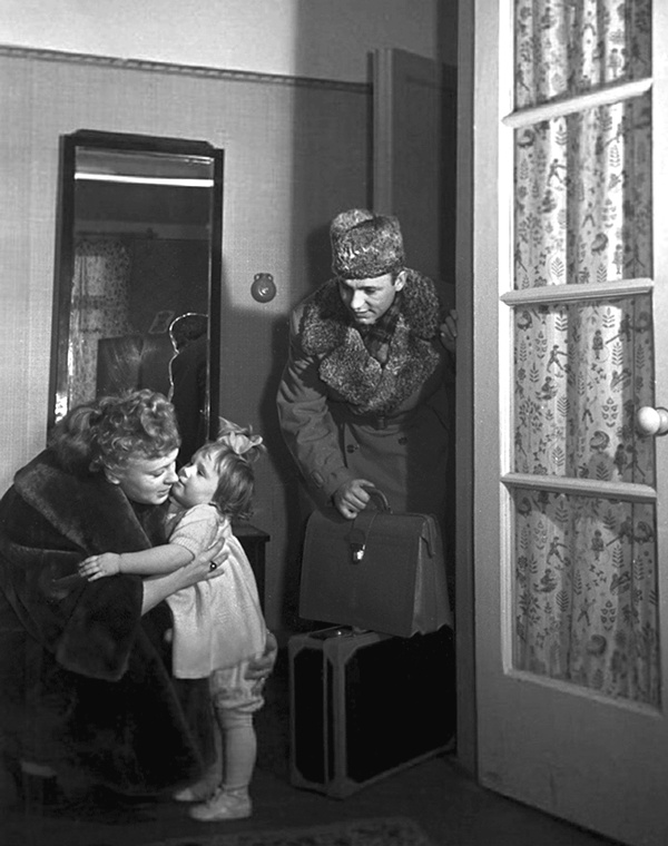 Иллюстрация к книге — Алла Ларионова и Николай Рыбников. Любовь на Заречной улице [i_023.jpg]