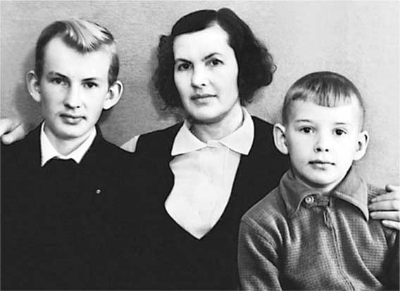 Иллюстрация к книге — Ирина Алферова. Любимая женщина красавца Абдулова [i_003.jpg]