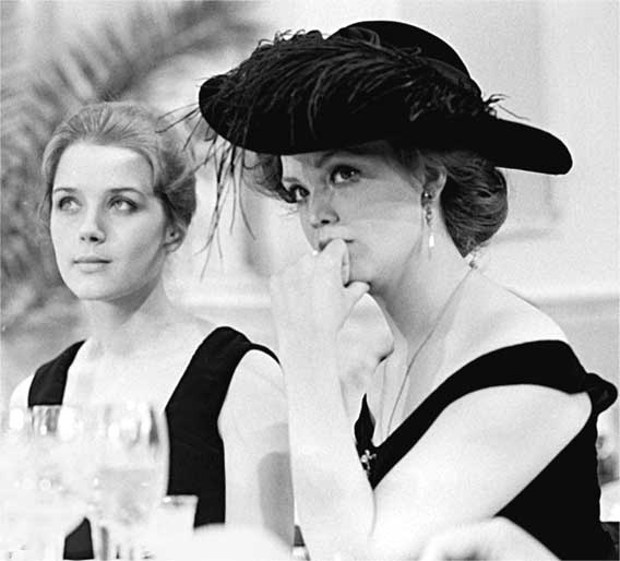 Иллюстрация к книге — Ирина Алферова. Любимая женщина красавца Абдулова [i_014.jpg]