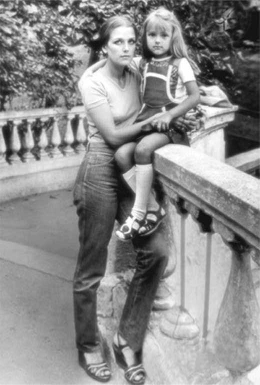 Иллюстрация к книге — Ирина Алферова. Любимая женщина красавца Абдулова [i_028.jpg]