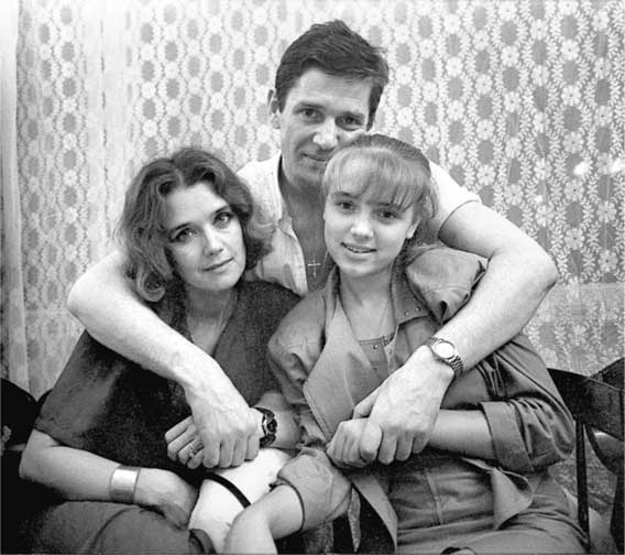 Иллюстрация к книге — Ирина Алферова. Любимая женщина красавца Абдулова [i_030.jpg]