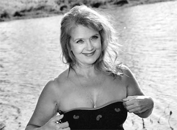 Иллюстрация к книге — Ирина Алферова. Любимая женщина красавца Абдулова [i_046.jpg]