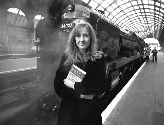 Иллюстрация к книге — Джоан Роулинг. Всё о Гарри Поттере, жизни и любви [i_010.jpg]