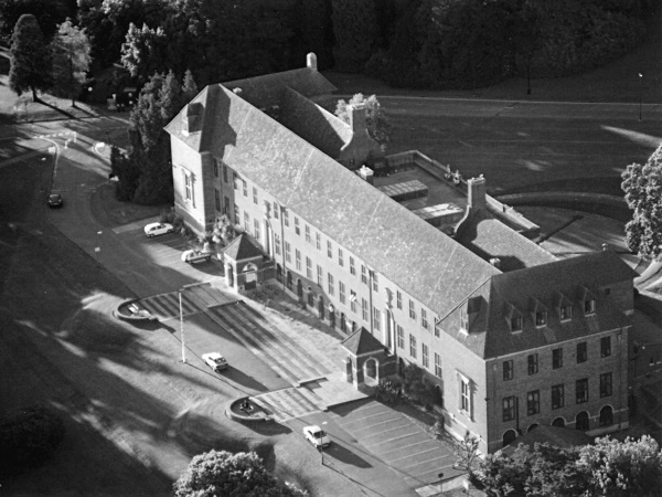 Иллюстрация к книге — Джоан Роулинг. Всё о Гарри Поттере, жизни и любви [i_021.jpg]