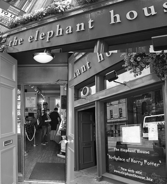 Иллюстрация к книге — Джоан Роулинг. Всё о Гарри Поттере, жизни и любви [i_027.jpg]