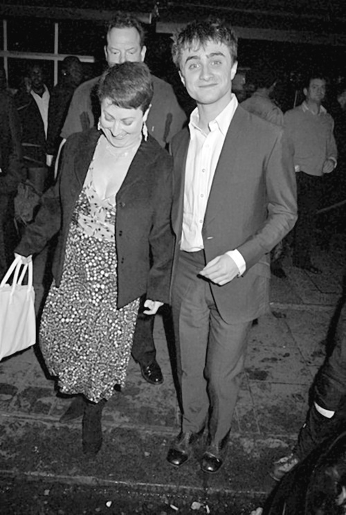 Иллюстрация к книге — Джоан Роулинг. Всё о Гарри Поттере, жизни и любви [i_069.jpg]