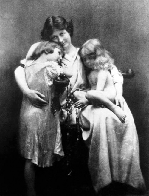 Иллюстрация к книге — Айседора Дункан. Модерн на босу ногу [i_034.jpg]