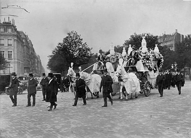 Иллюстрация к книге — Айседора Дункан. Модерн на босу ногу [i_038.jpg]