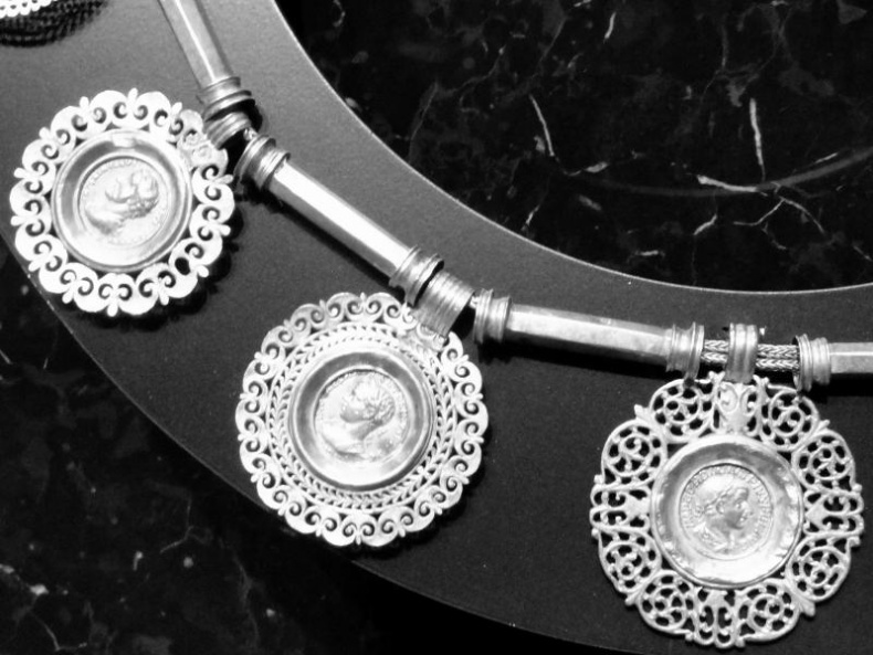 Иллюстрация к книге — Money. Неофициальная биография денег [_102_1.jpg]